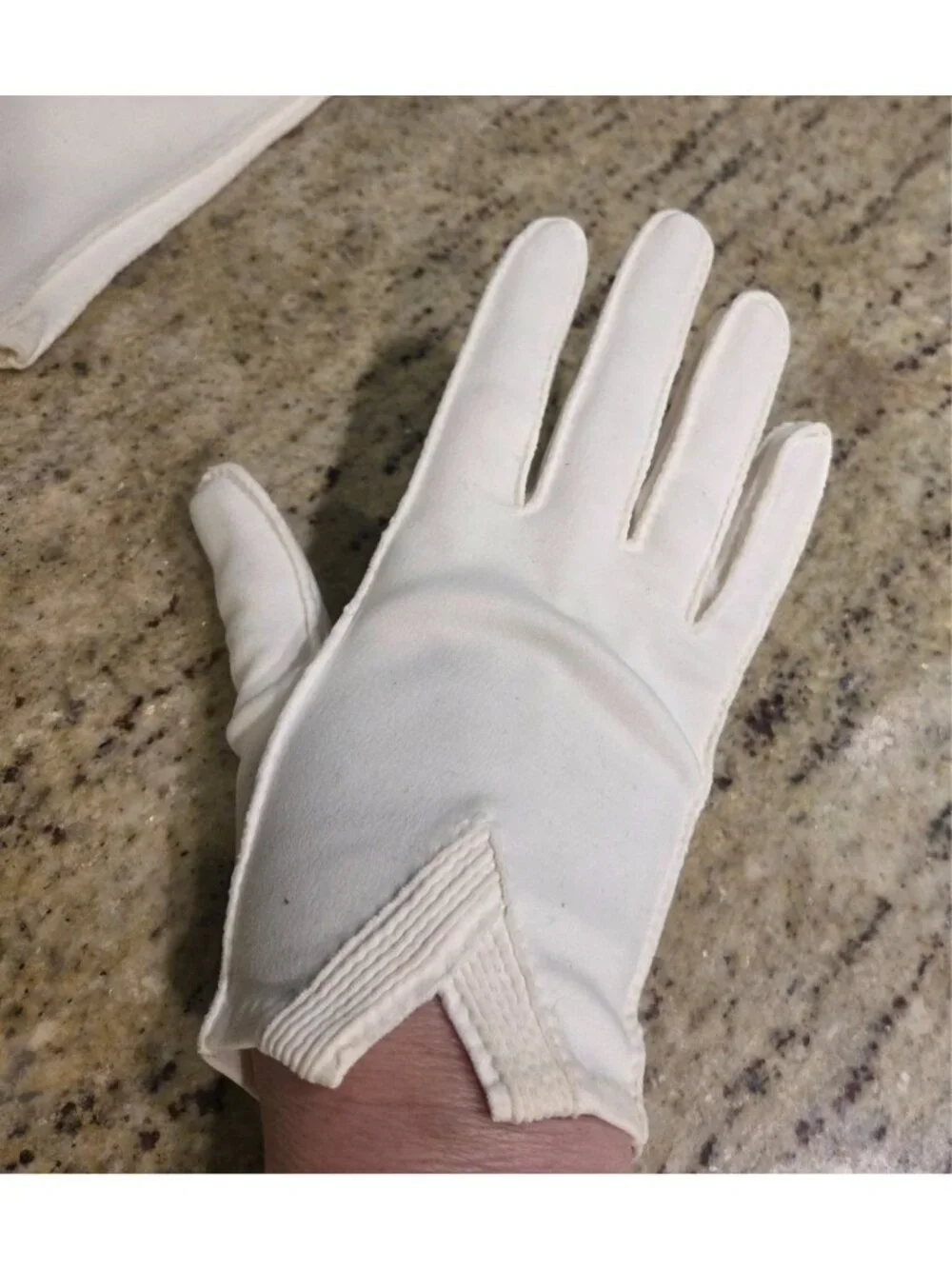 Vintage Womens Size M/L 7 Off-White Cotton Formal Gloves Chevron Notch Wrist